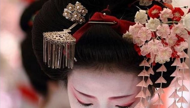 La poésie du bijou japonais : De la pique à cheveux à la bague au doigt